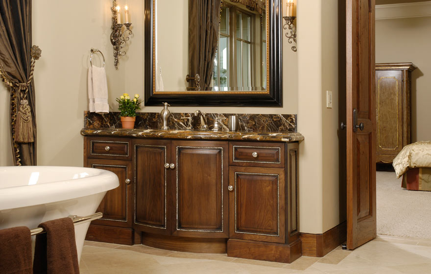 Bathroom cabinets with Pinnacle doors and drawer fronts