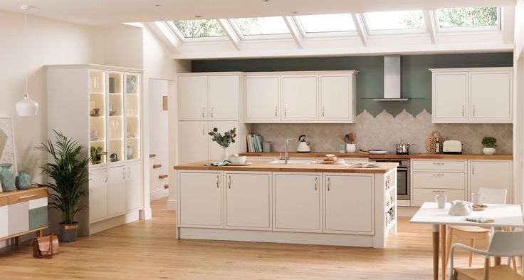 Kitchen featuring Newbury skinny shaker doors in white