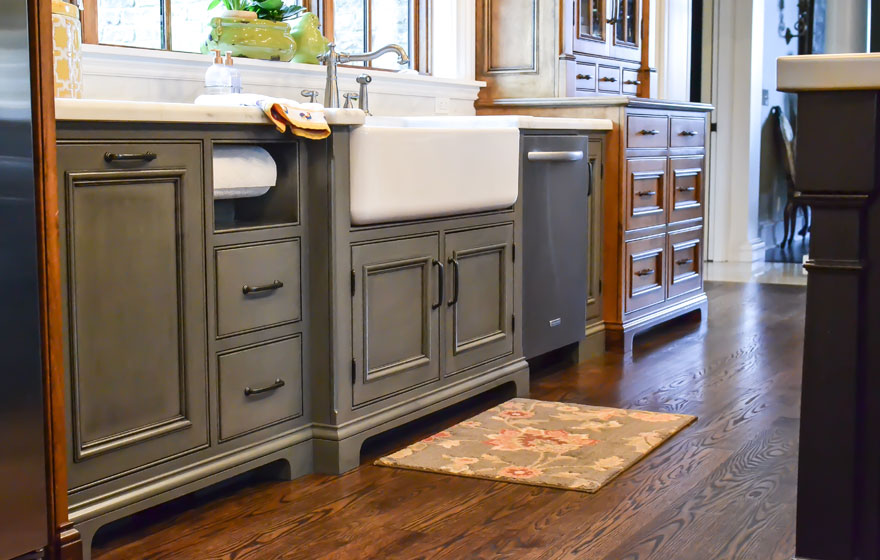 Kitchen cabinets featuring San Marino cabinet doors and drawers